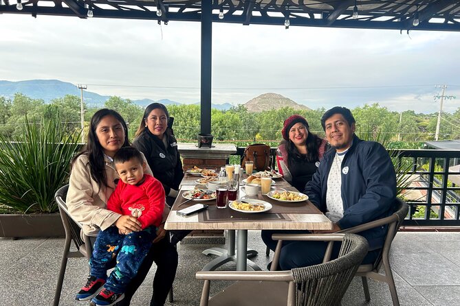 Guided Tour in the Pyramids of Teotihuacan with Breakfast - The obsidian and maguey workshop