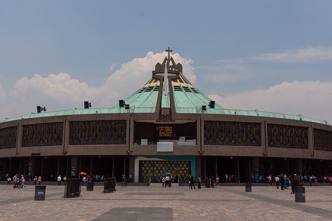Guided tour of the Basilica of Guadalupe and Museum of Art - Climbing to Capilla del Cerrito