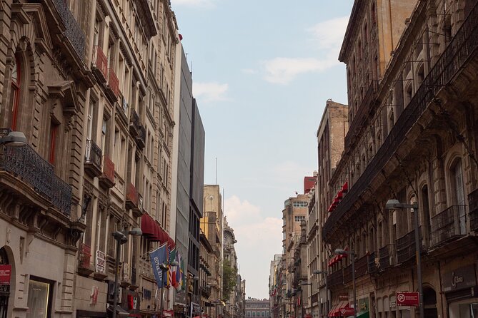Guided Tour Zócalo to Palaces, Churches and Pyramids - Palacio Postal, luxury and the national coat of arms