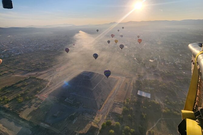 Hot air Balloon ride in Teotihuacan & breakfast in “La Gruta” - Seeing the pyramids at ground level