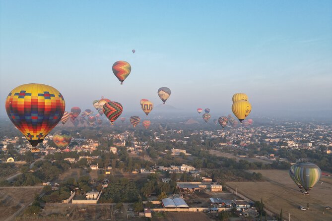 Hot air Balloon ride in Teotihuacan & breakfast in “La Gruta” - The guides and the human side of the trip