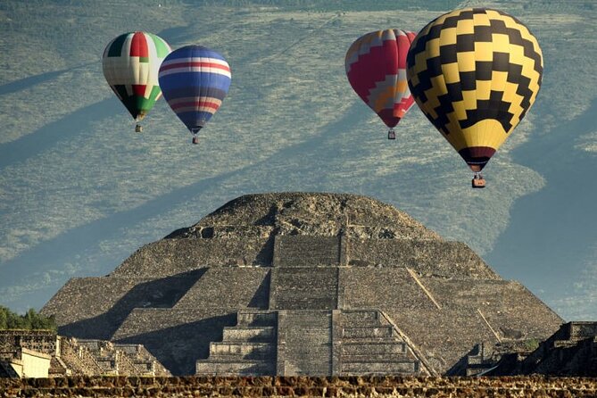 Hot Air Balloon Ride over Teotihuacan - The flight over the Pyramid of the Sun