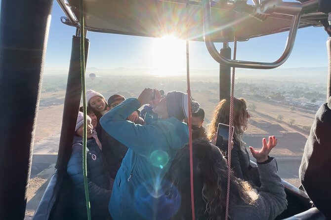 Hot Air Balloon Ride Over Teotihuacán Pyramids from Mexico City - Arriving at Von Navi before sunrise