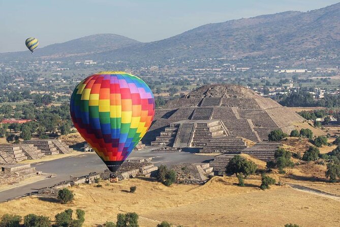 Hot Air Balloon Ride over Teotihuacan - Watching the balloon come alive