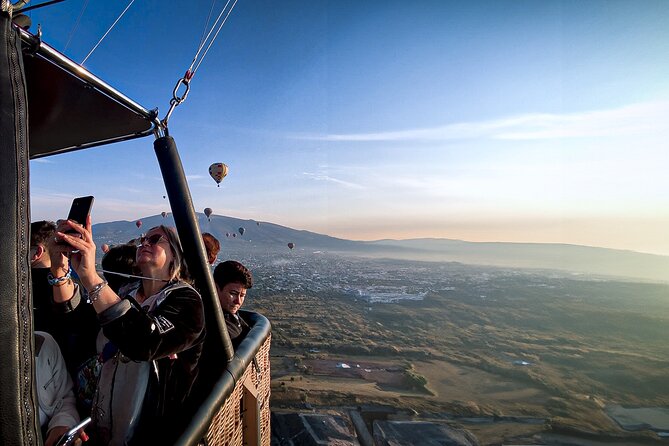 Hot Air Balloon Rides in Teotihuacan with Breakfast - Starting with coffee at Von Navi
