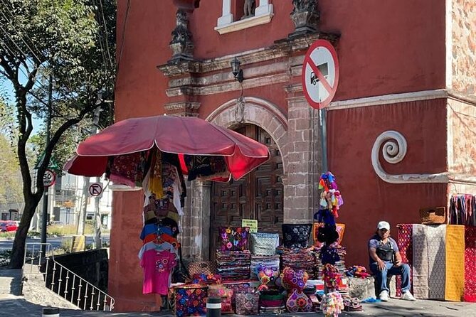 In the Footsteps of Frida Kahlo and Diego: Coyoacan and San Angel - Jardín Centenario, the social center of Coyoacán
