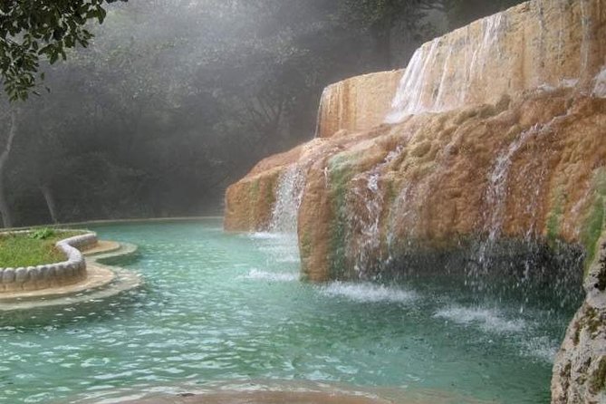 Incredible Tolantongo Grottoes from CDMX - Guides can make or break the day