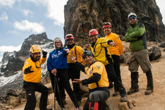 Iztaccihuatl Volcano Hike with an Alpinist - The 6:20 a.m. start and the long road out of town