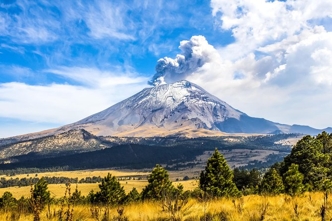Iztaccihuatl Volcano Hike with an Alpinist - Altitude is the main test, not the distance
