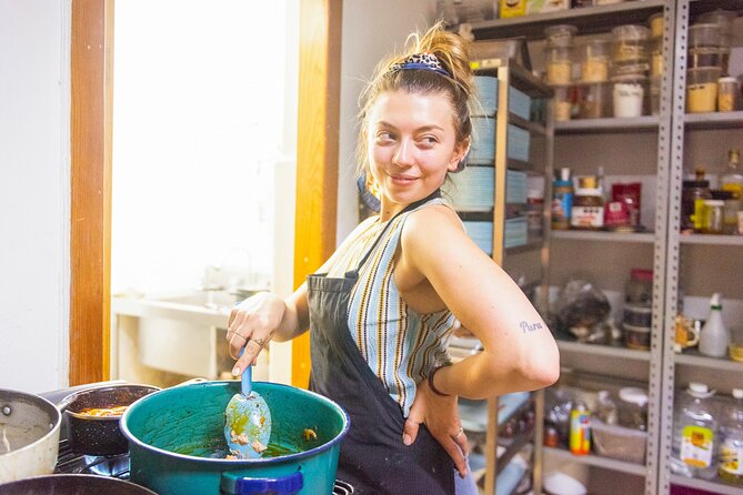 Learn How To Cook Mexican Food - Finishing with red chilaquiles