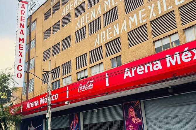 Live Wrestling from the Best Area of the Arena Mexico - Who will enjoy this most