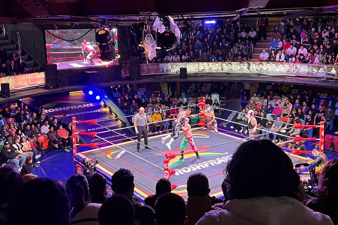 Lucha Libre Saturday Show in Mexico City (SEATS FROM BALCONY) - Getting the best balcony seat