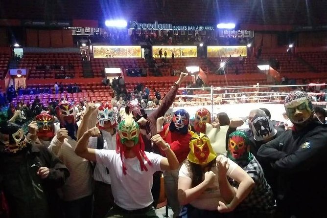 Lucha Libre Tour and Mezcal Tasting in Mexico City - Walking from Centro to Arena México
