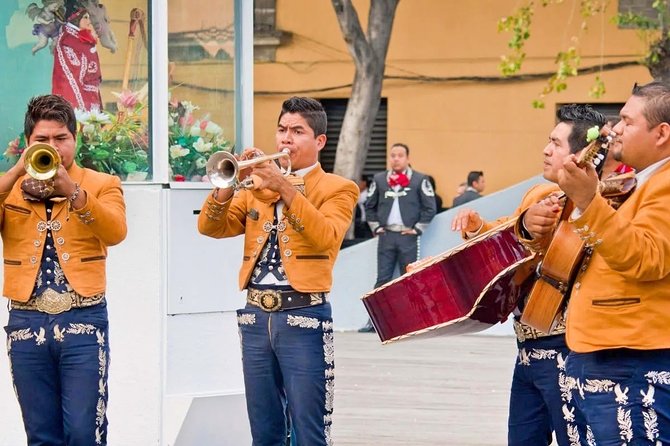 Mariachi Night in Garibaldi and Dinner at Bellini - What your guide and group size add