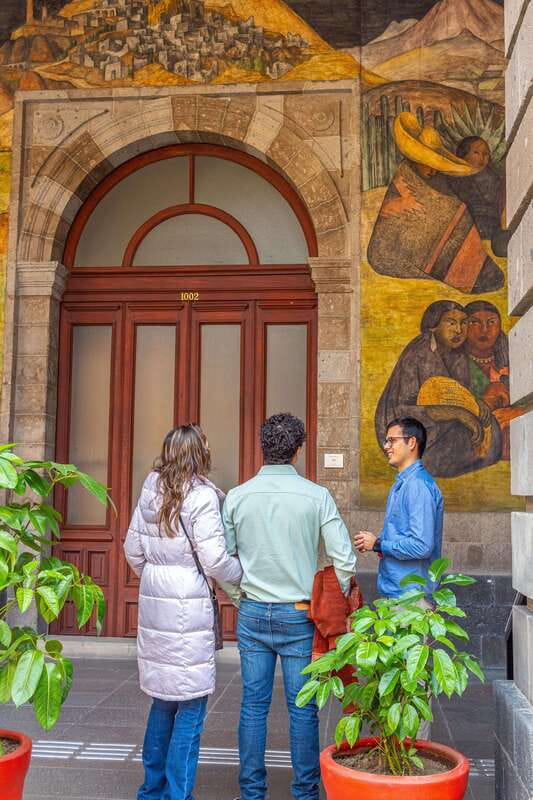 Mexican muralism with a true Art lover - Key points to know