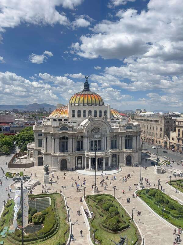 Mexican muralism with a true Art lover - Walking from 5 de Mayo to the Zócalo