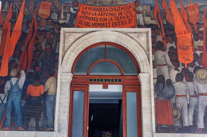 Mexican muralism with a true Art lover - Who should book this experience
