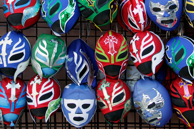 Mexican Wrestling: Experience Lucha Libre in Mexico City - Meeting the shuttle and getting to Arena México