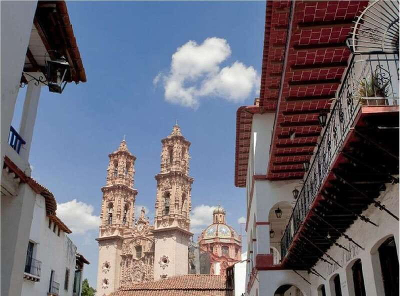 Mexico City: Cacahuamilpa Caves and Taxco Small-Group Tour - Walking beneath the mountain at Cacahuamilpa