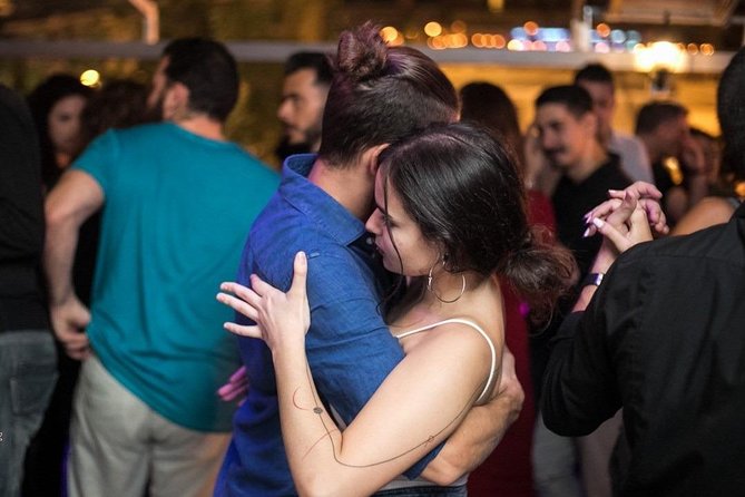 Mexico City CDMX Salsa Lovers Dance Experience - Beginner steps, advanced moves, and the group format