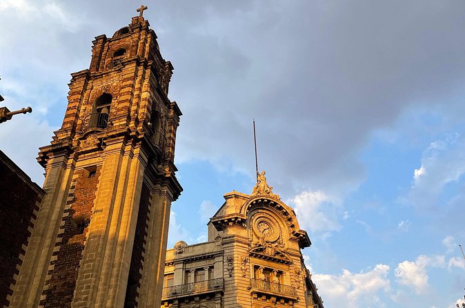 Mexico City Center Private Walking Tour - What the private vehicle and water really add