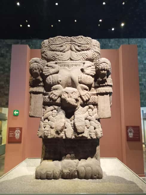 Mexico City: Chapultepec Park and Museums Walking Tour - Climbing to Chapultepec Castle