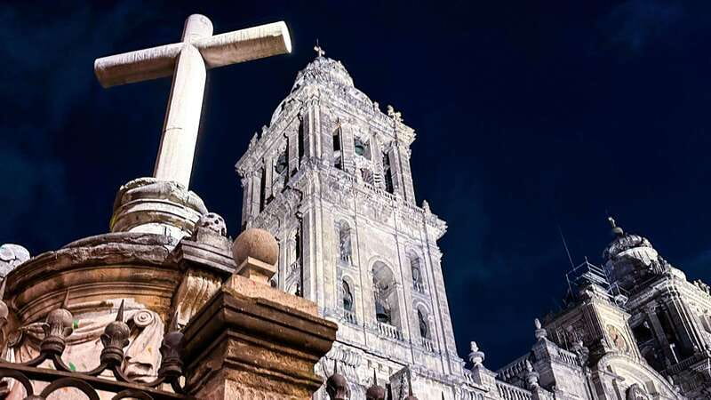 Mexico City: Day of the Dead, Legends & Ghosts Mystery Tour - Casa de los Azulejos and the final story
