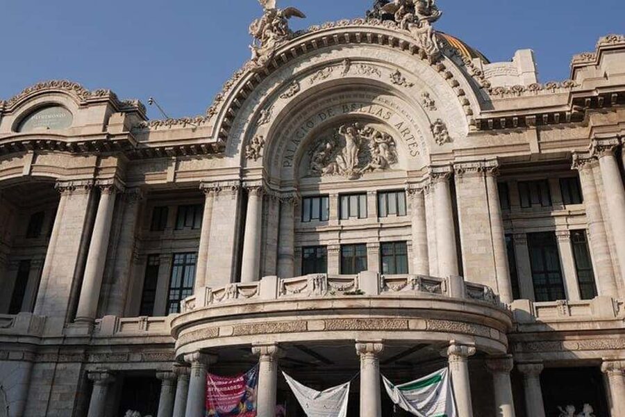 Mexico City: Exclusive Tour of Palacio de Bellas Artes - Reading Rivera, Siqueiros, and Tamayo with a guide