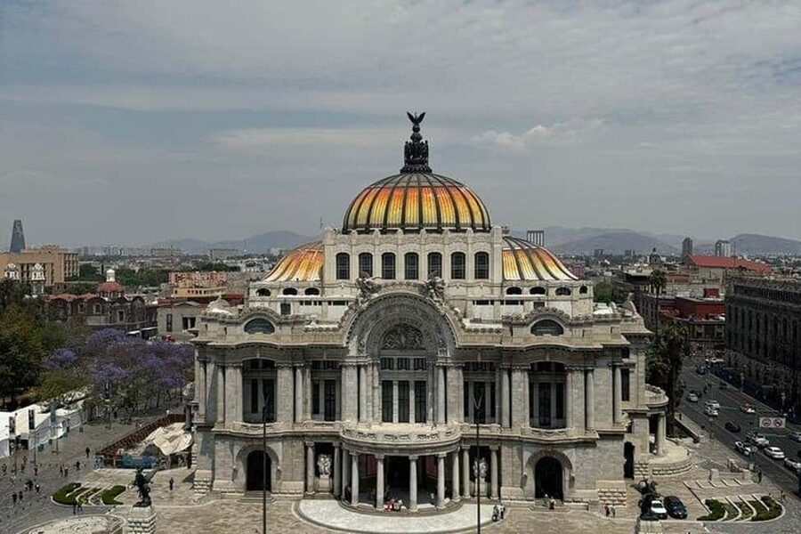 Mexico City: Exclusive Tour of Palacio de Bellas Artes - A short itinerary with a lot to notice