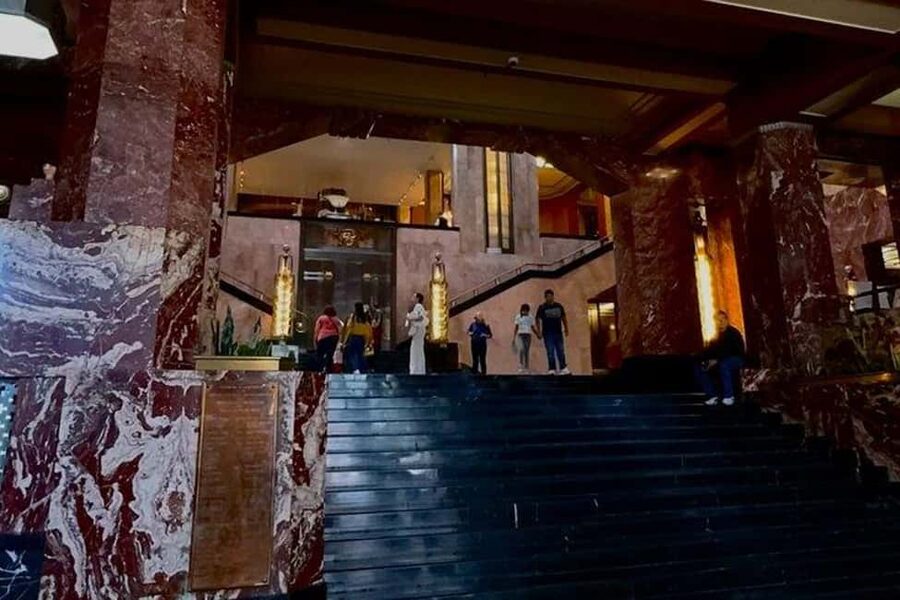 Mexico City: Exclusive Tour of Palacio de Bellas Artes - What the expert guidance adds