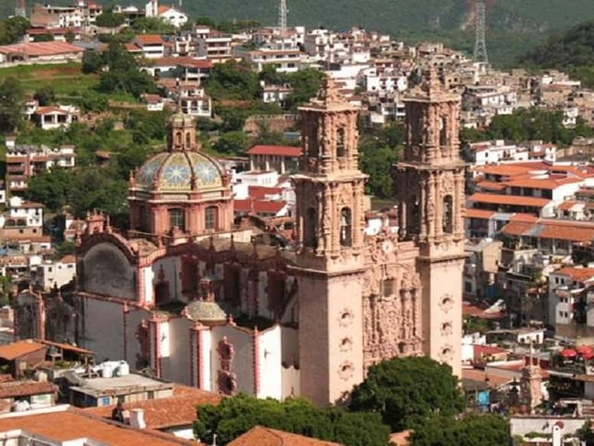 Mexico City: Full-Day Taxco and Cuernavaca Tour - Guides, transport, and the human side of the day