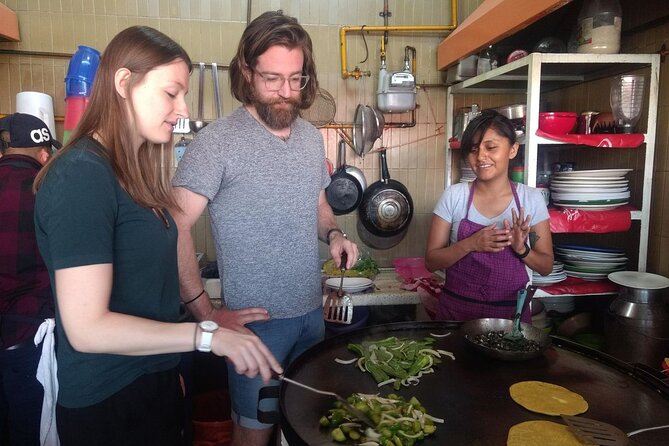 Mexico City: Hidden Markets, Street Food & Salsa-Making Tour - First stop: murals and market life at Abelardo Rodríguez