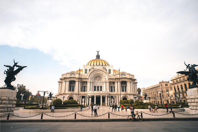 Mexico City (Historic Centre) Scavenger Hunt and Self-Guided Tour - Photo Tasks That Keep the Pace Light