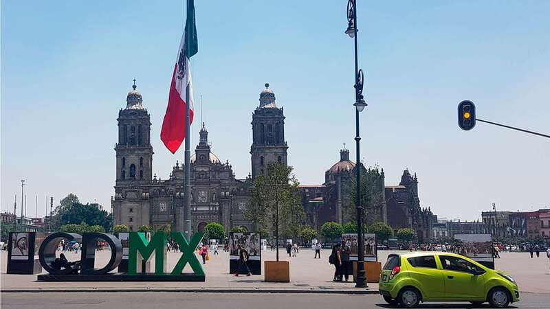 Mexico City: Historic Downtown Walking Tour - Guide quality, language, and the pace of the walk