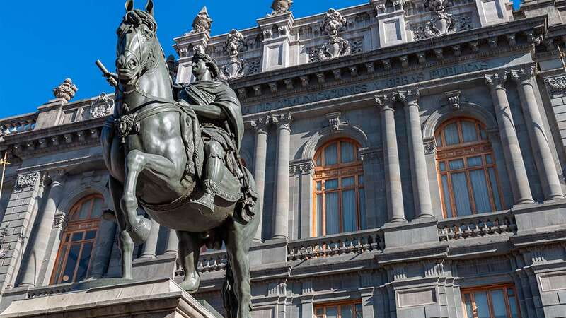 Mexico City: Historic Downtown Walking Tour - Meeting at the Zocalo and reading the city’s center