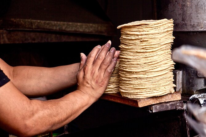 Mexico City Historical Centre Food Tour with 7 Authentic Tastings - What You Actually Eat and Drink