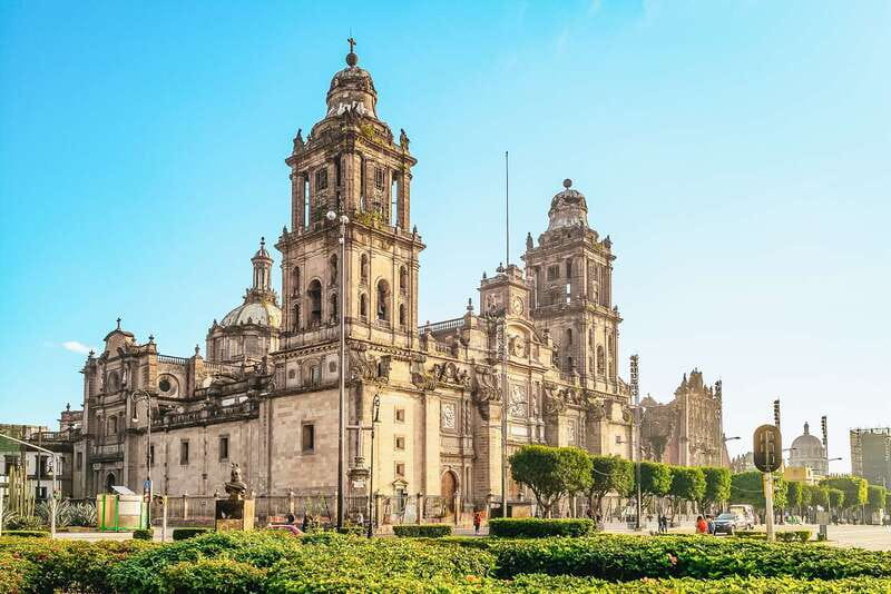 Mexico City: Hop-on Hop-off Bus Tour - Basilica route: a short ride with a strong focus