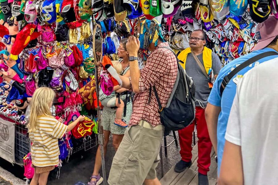 Mexico City: Local Walking Tour with Mezcal & Wrestling Show - Getting to the arena by Metrobus
