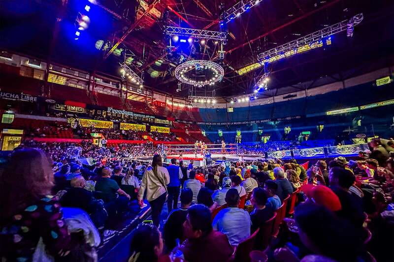 Mexico City: Lucha Libre Show, Walking Tour & Tequila - Taking the Metrobus to Arena México