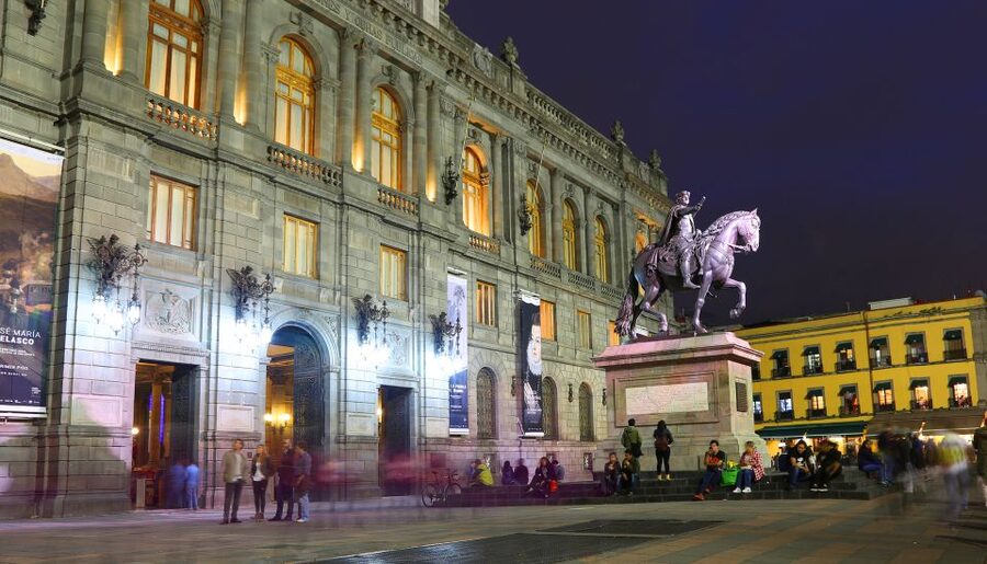 Mexico City: Night City Tour in a Double Decker Bus - Hemiciclo a Juárez and the return downtown