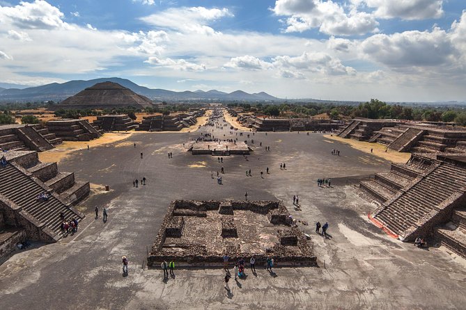 Mexico City Private City Tour: Teotihuacan and Basilica of Our Lady of Guadalupe - A brief look inside the Metropolitan Cathedral