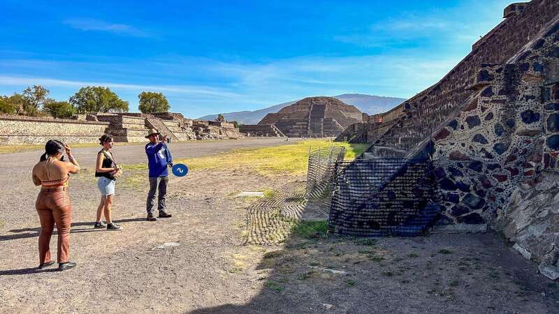 Mexico City: Private Teotihuacan Archeological Tour - Tasting cactus liqueurs, tequila, mezcal, and pulque