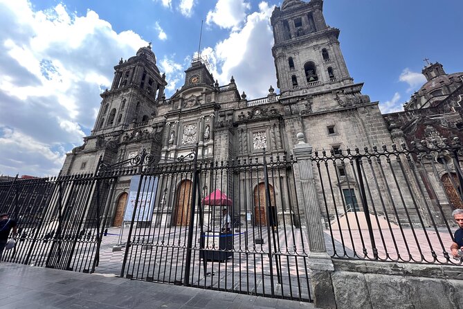 Mexico city's private tour in downtown (with transport) - Madero Avenue: a 30-minute walk through changing Mexico