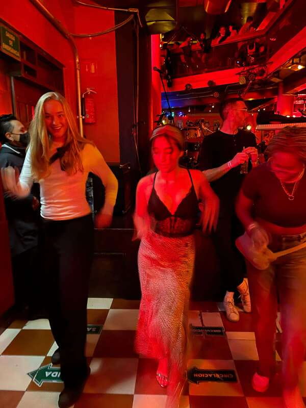 Mexico City: Salsa Dancing Experience - Salsa class first, live music soon after