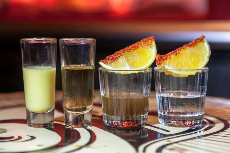 Mexico City: Tacos & Mezcal Night Food Tour - The minivan makes a wide route possible