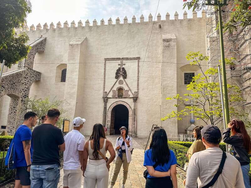 Mexico City: Taxco & Cuernavaca Tour with Pre-Hispanic Mine - What the guide adds to a busy day
