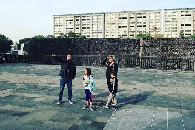 Mexico City : Teotihuacan Pyramids - Tlatelolco gives the morning a serious beginning