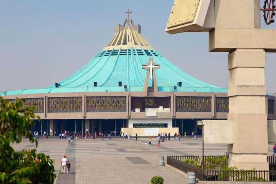 Mexico City: Teotihuacan, Tlatelolco & Guadalupe Shrine Tour - Lunch, music, and the Tlacaelel stop