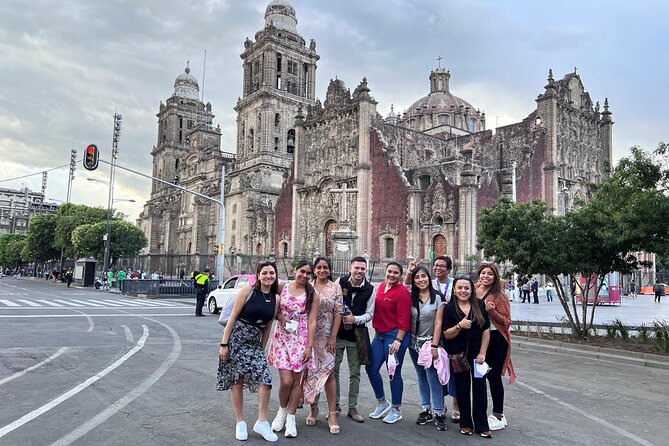 Mexico City Tour Bilingual Tour - Palacio Nacional and the first look at the historic center