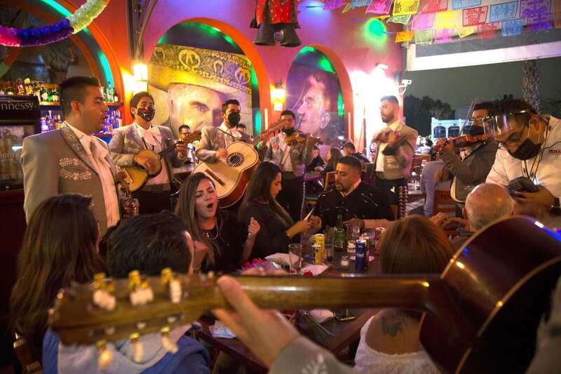 Mexico City: Traditional Mexican Bars of the Historic Center - Cantina La Mascota and its old-school welcome
